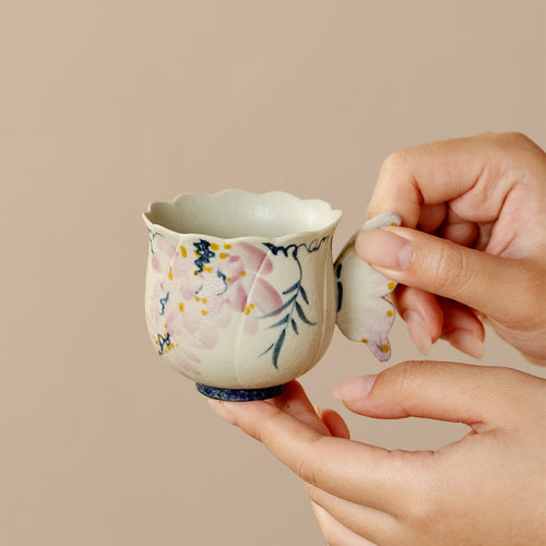 Blue-and-White Iron Red Spring Branch Butterfly Handle Tasting Cup — view 3