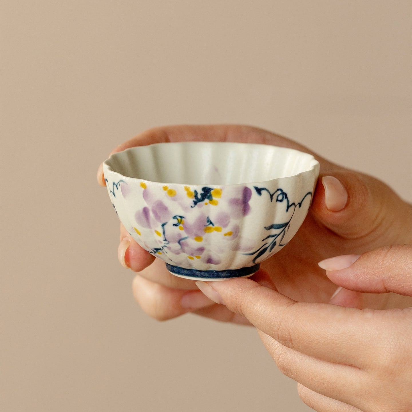 Blue-and-White Iron Red Spring Branch Chrysanthemum Tasting Cup — view 5