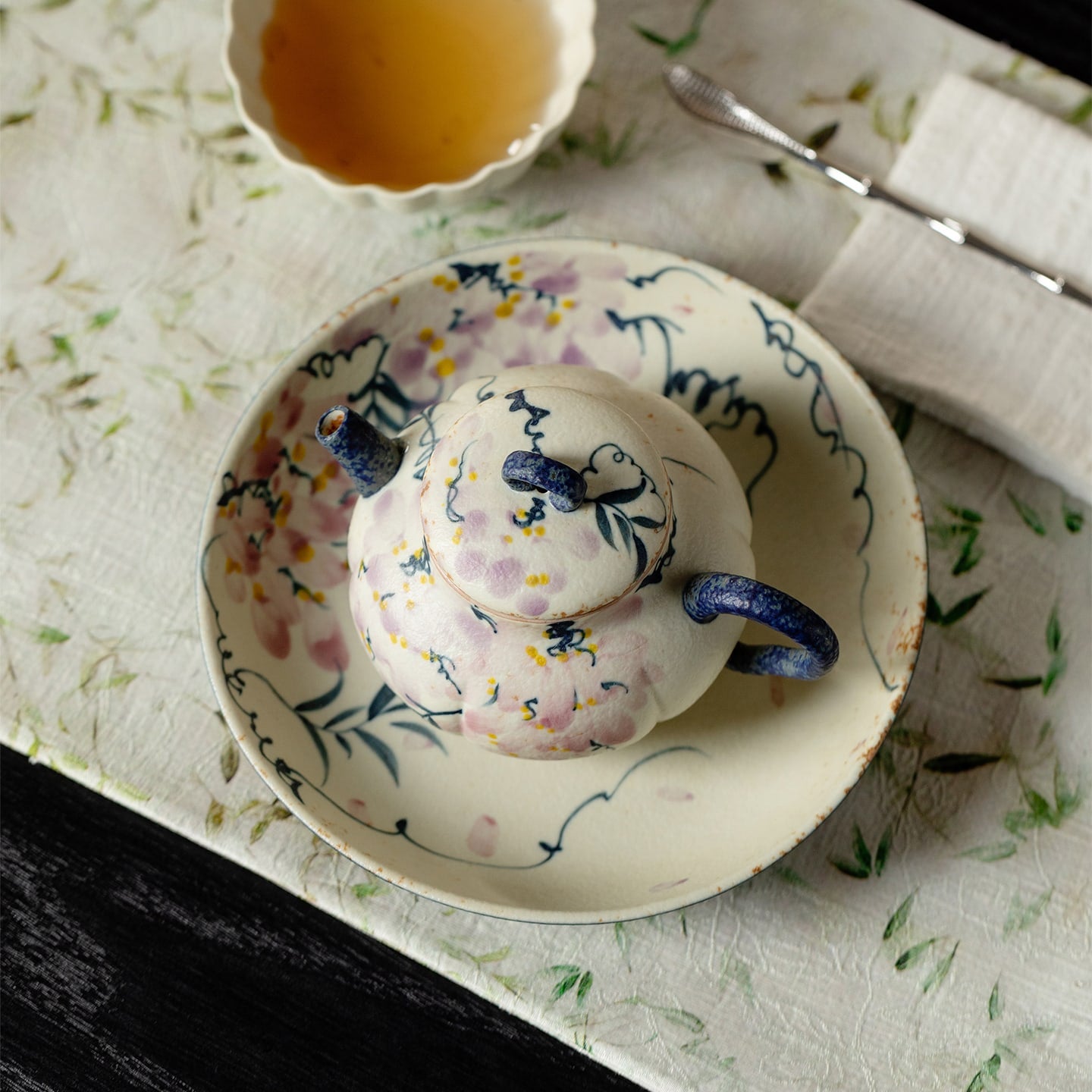 Blue-and-White Iron Red Spring Branch Melon-Ribbed Teapot — view 5