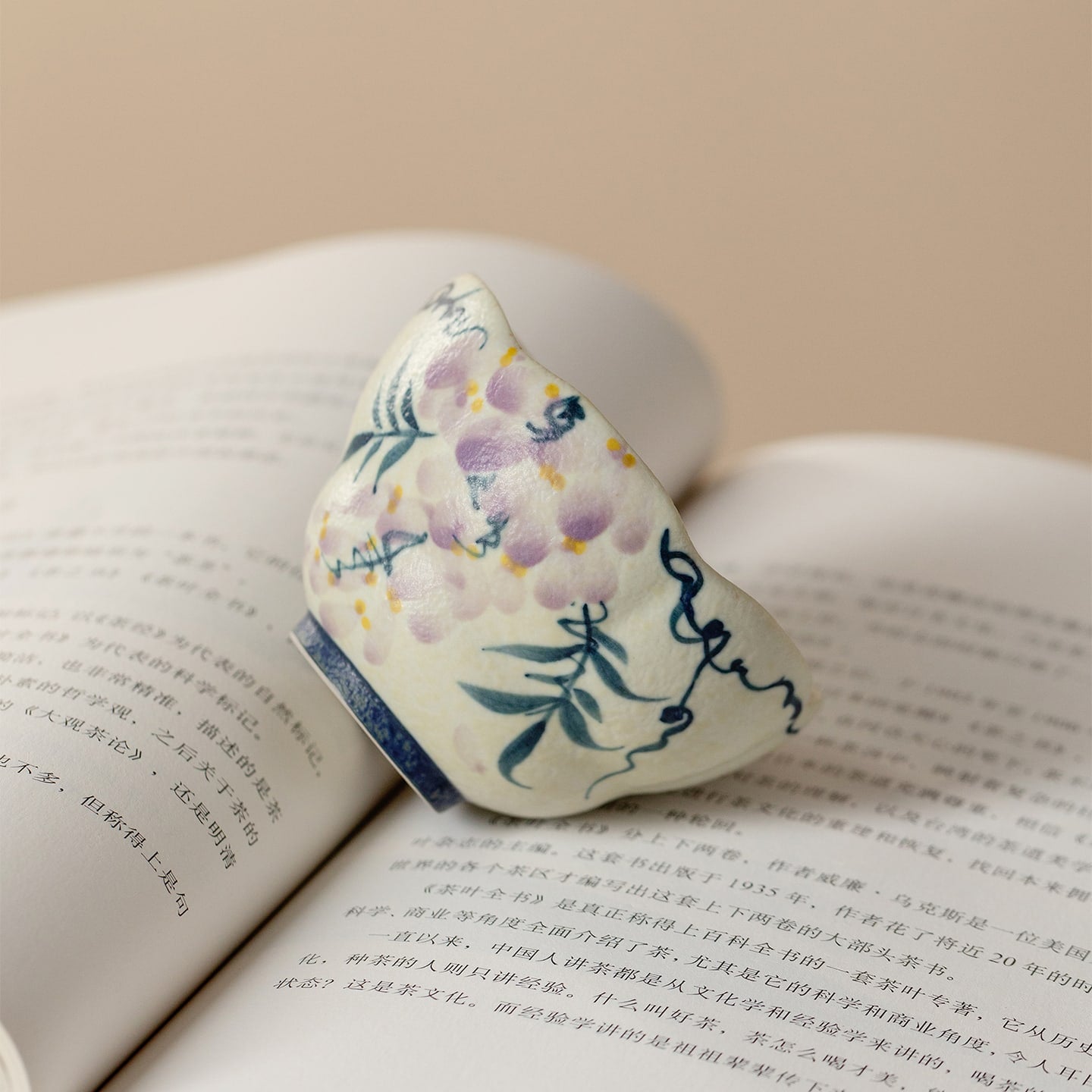 Blue-and-White Iron Red Spring Branch Withered Lotus Tasting Cup — view 5