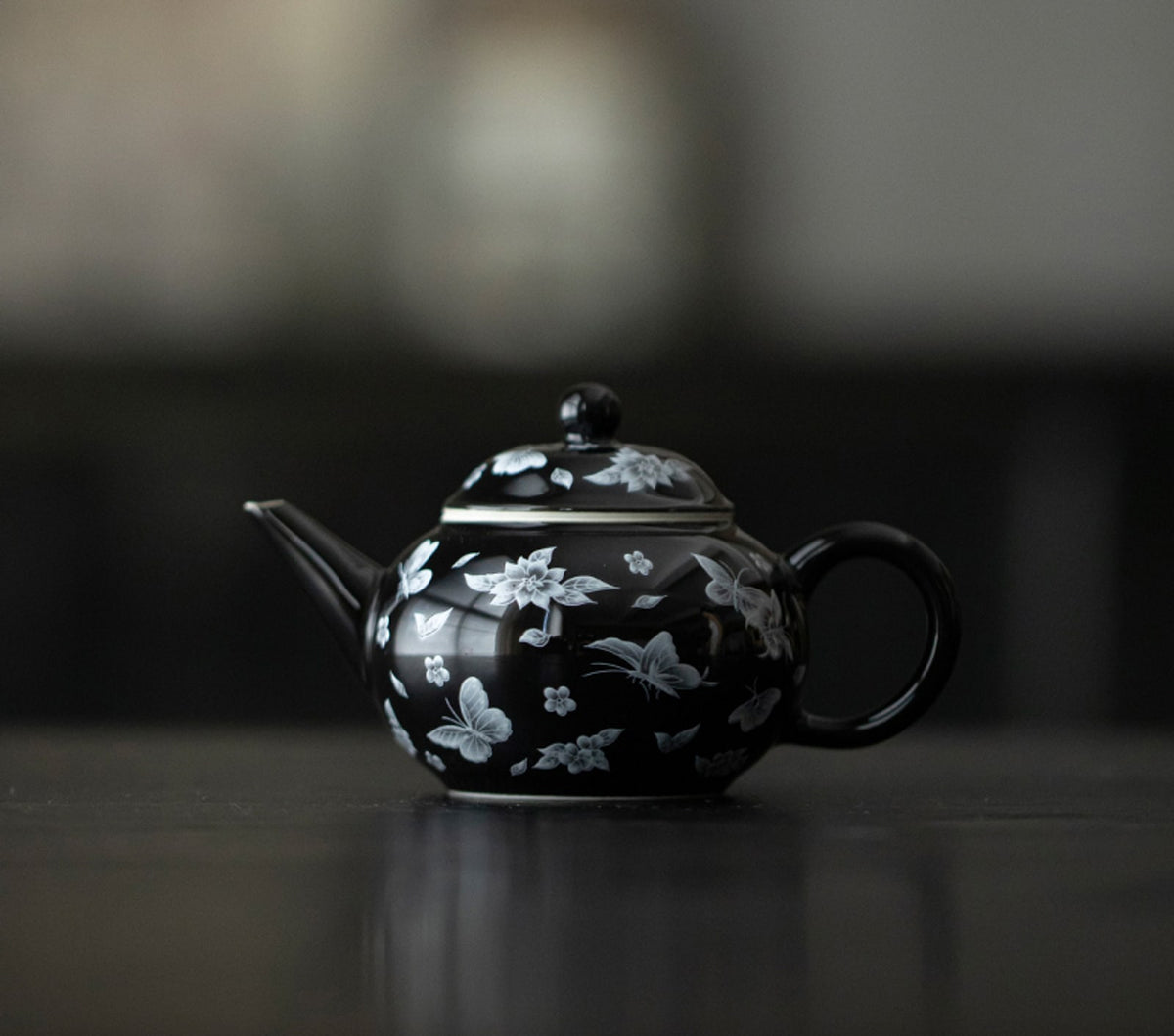 Butterfly Meadow Shuiping Teapot in Ink Black