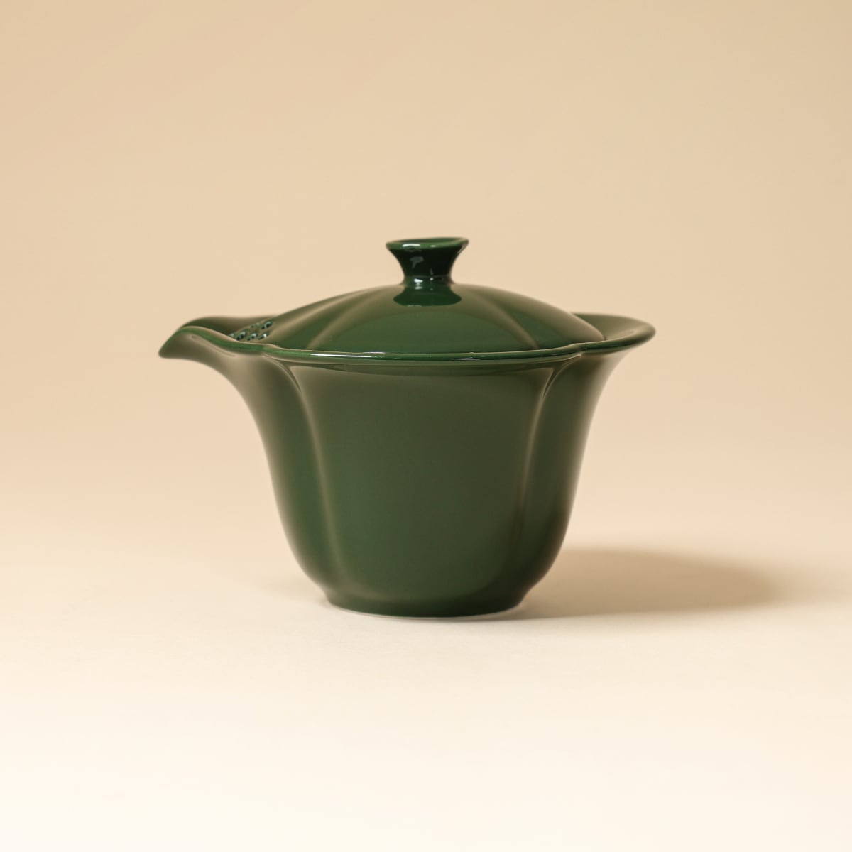 Deep Green Four-Leaf Clover Handheld Teapot — view 5