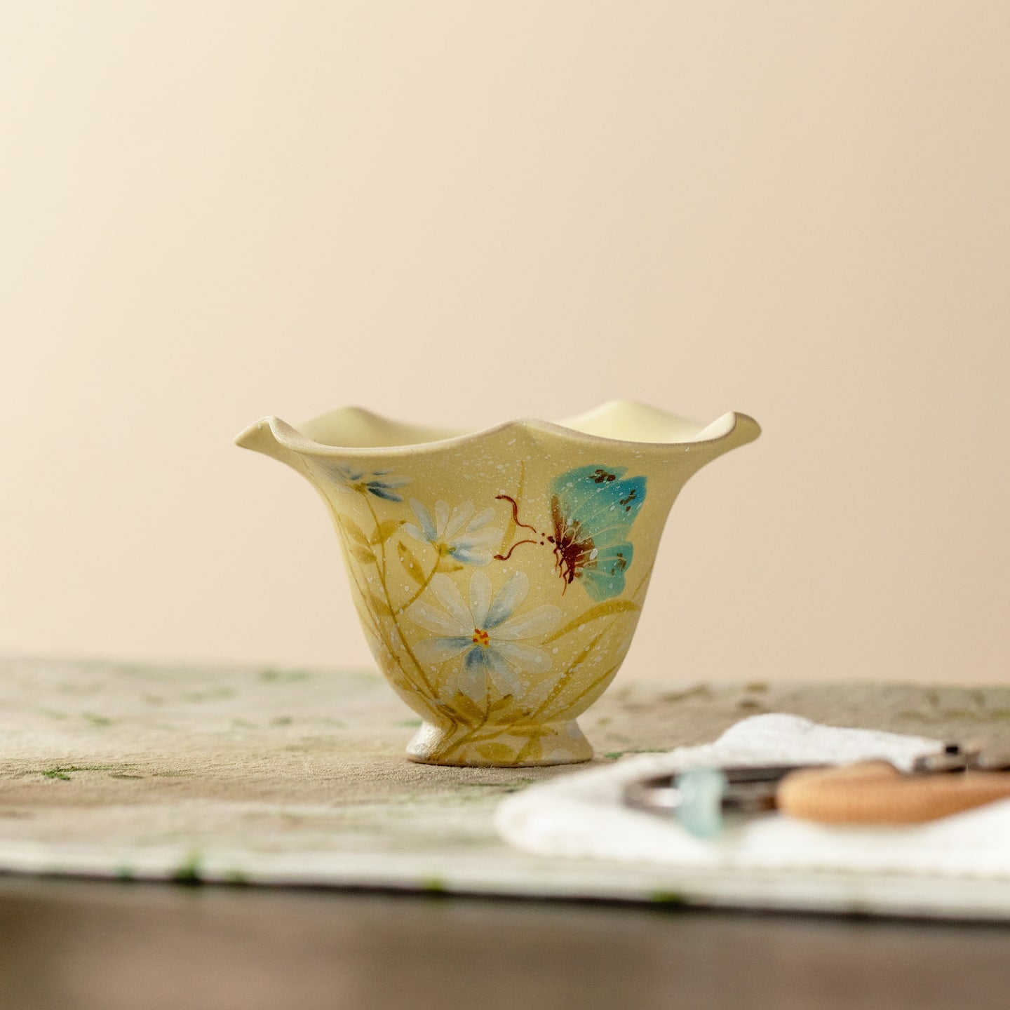 Gardenia Yellow Hand-Painted Daisy Flowing Cloud Petal-Rim Tasting Cup — view 3