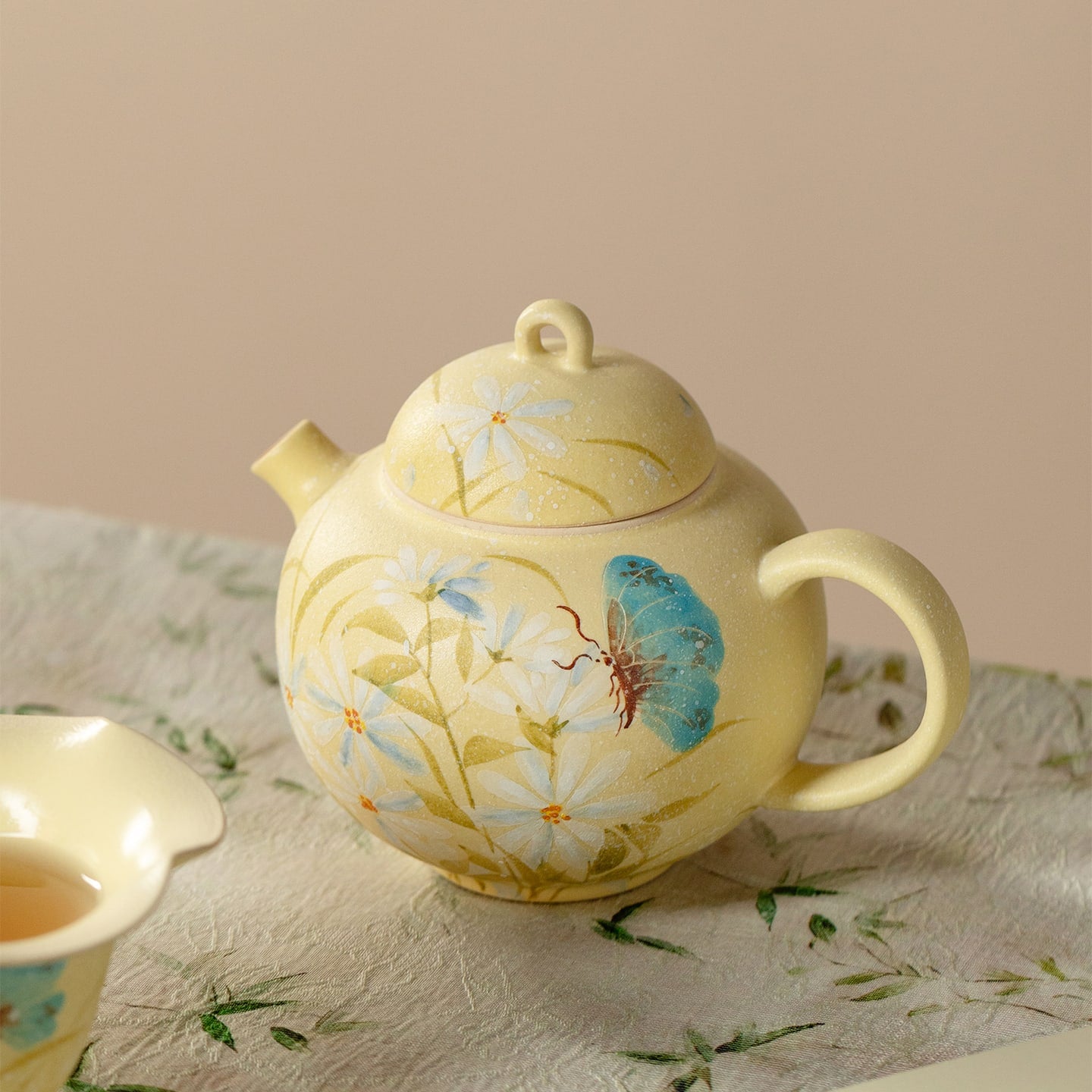 Gardenia Yellow Hand-Painted Daisy Full Moon Teapot — view 5