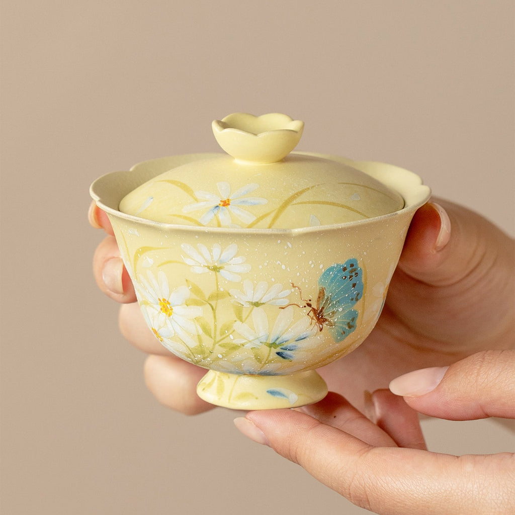 Gardenia Yellow Hand-Painted Daisy High-Footed Petal-Rim Gaiwan — view 3