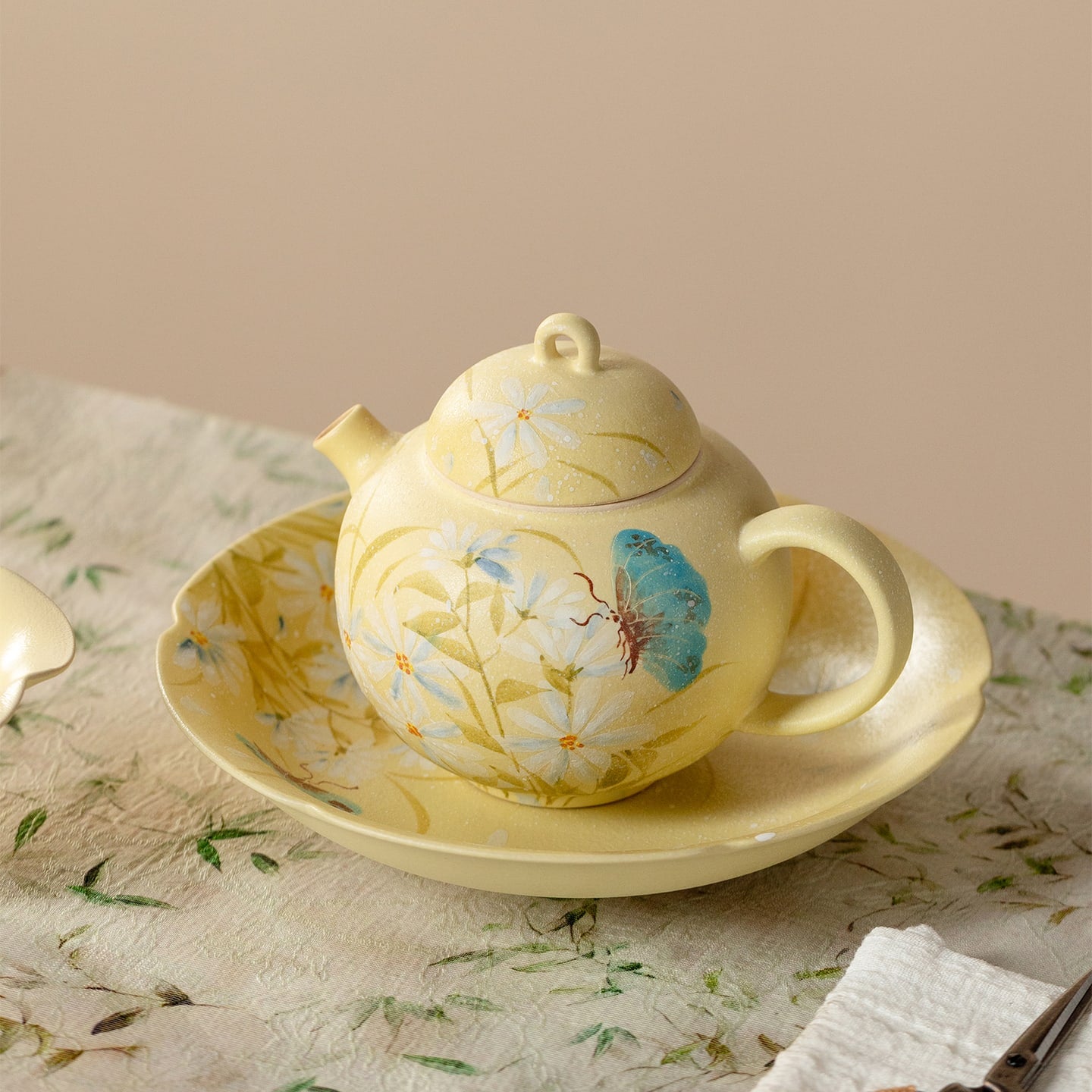 Gardenia Yellow Hand-Painted Daisy Petal-Rim Pot Rest — view 3