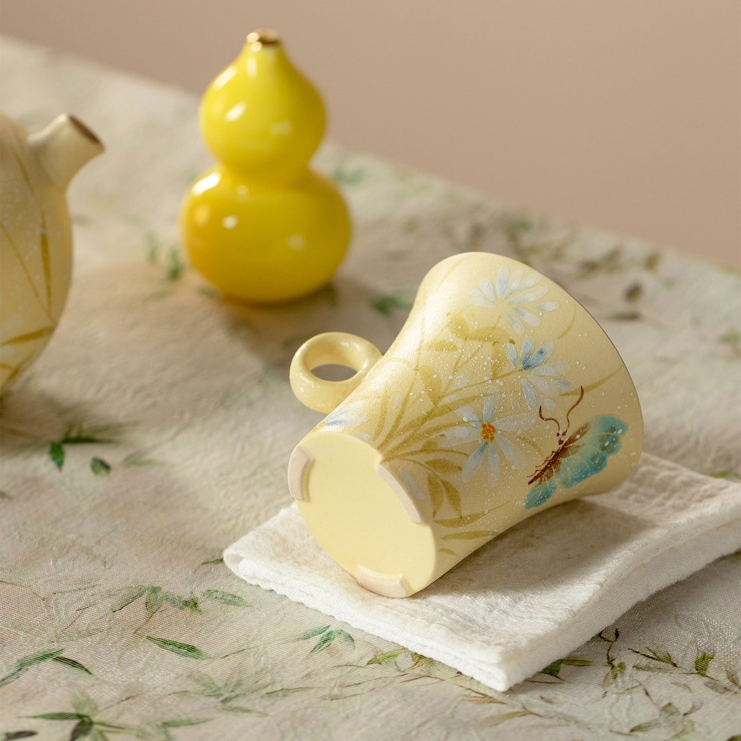 Gardenia Yellow Hand-Painted Daisy Round Handle Tasting Cup — view 4