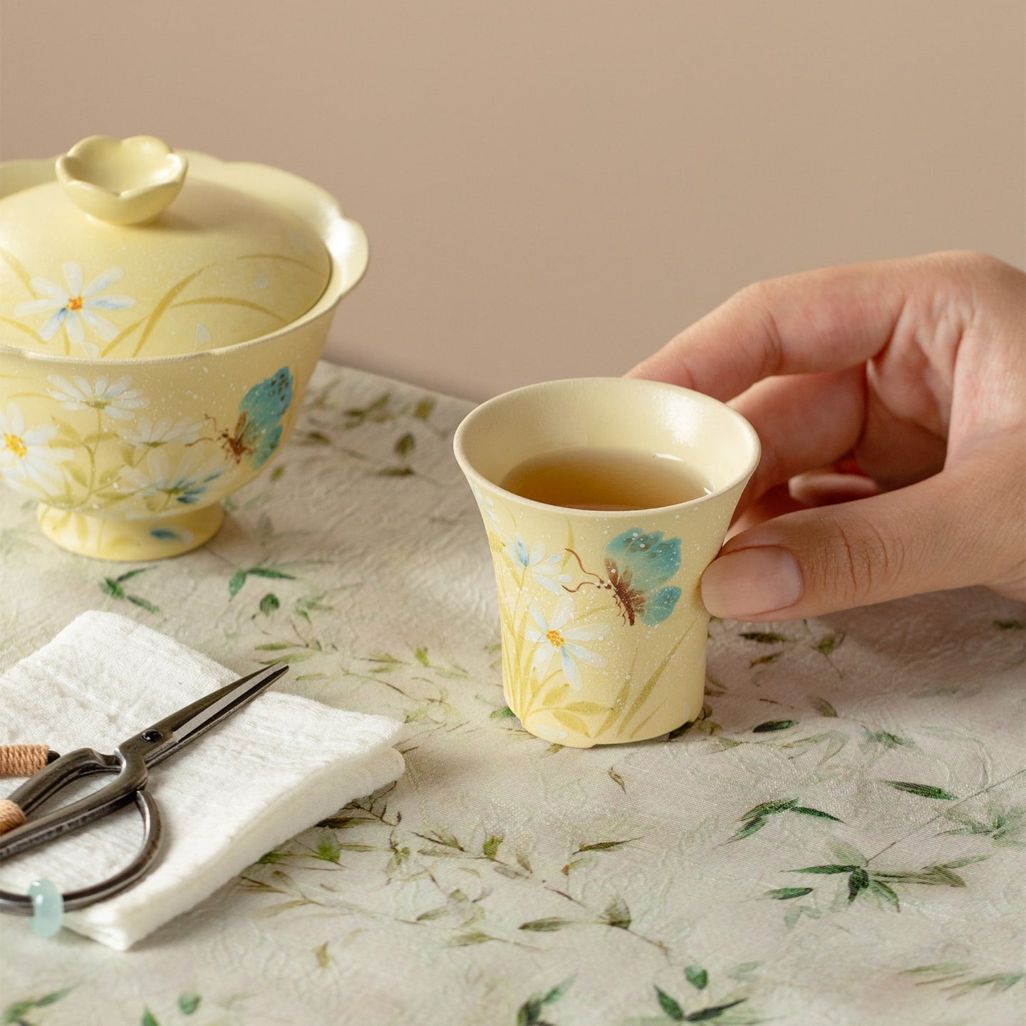 Gardenia Yellow Hand-Painted Daisy Round Handle Tasting Cup — view 5