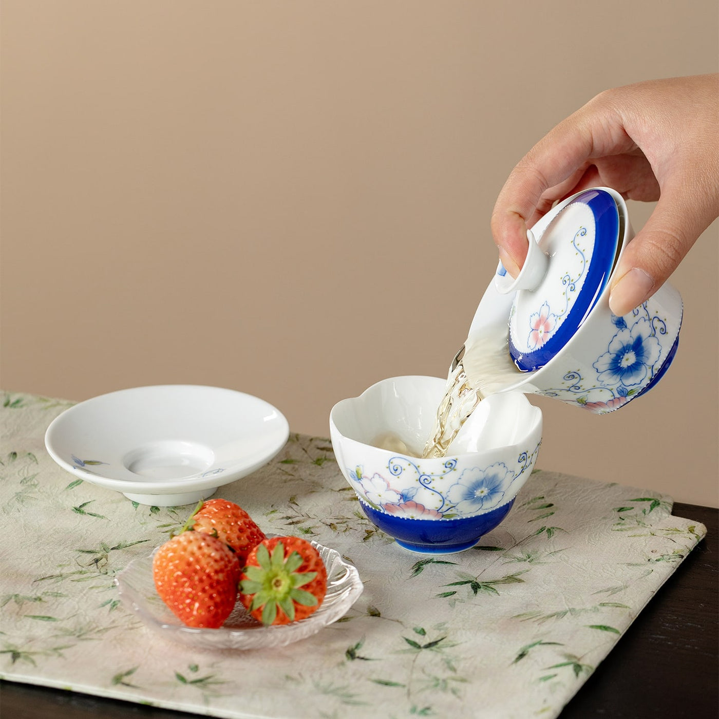 Ivory Clay Blue Floral Tale Horseshoe Three-Piece Gaiwan