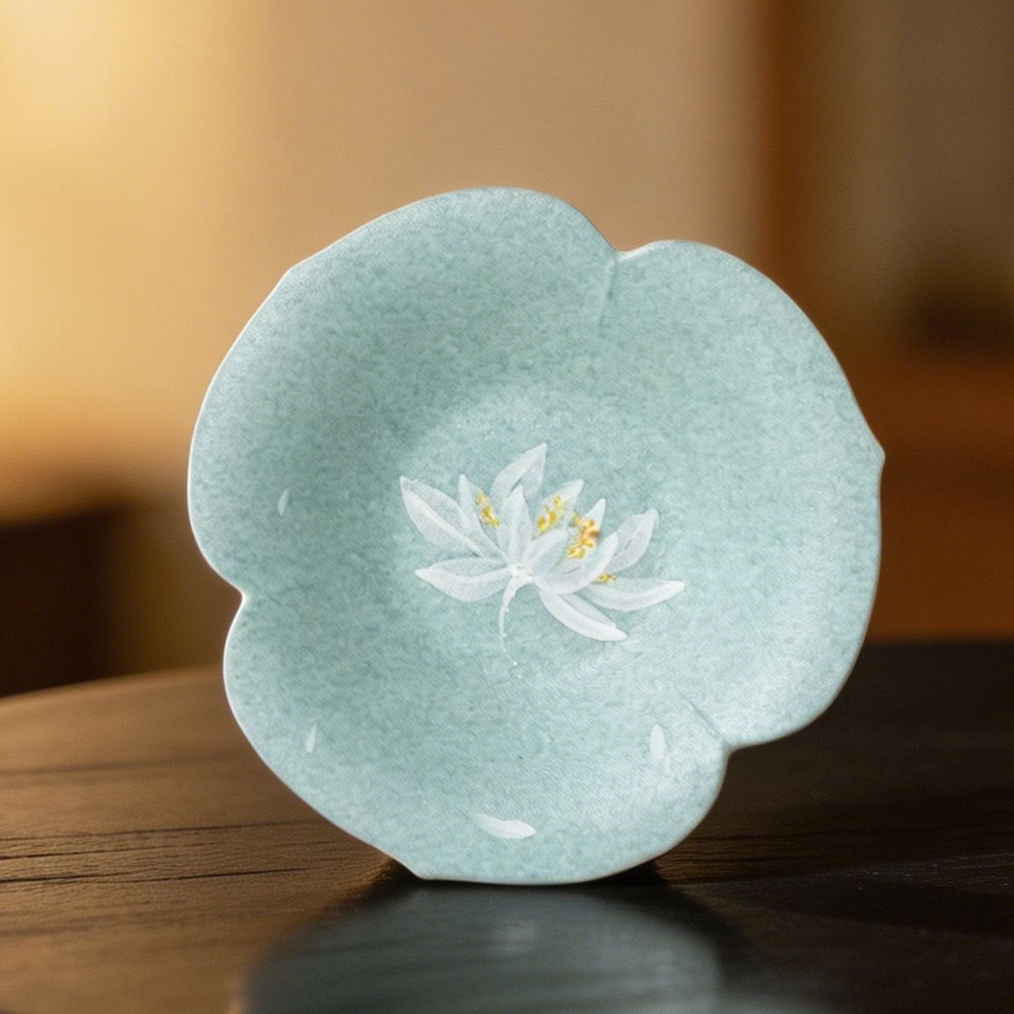 Lake Blue Moonlit White Lotus Clover Pot Rest