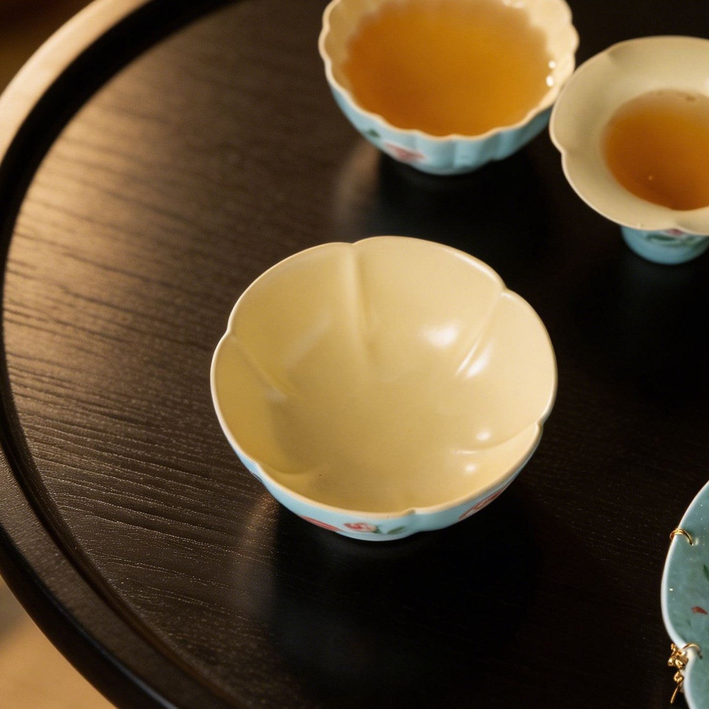 Lake Blue Trailing Rose Wide Petal-Rim Tasting Cup