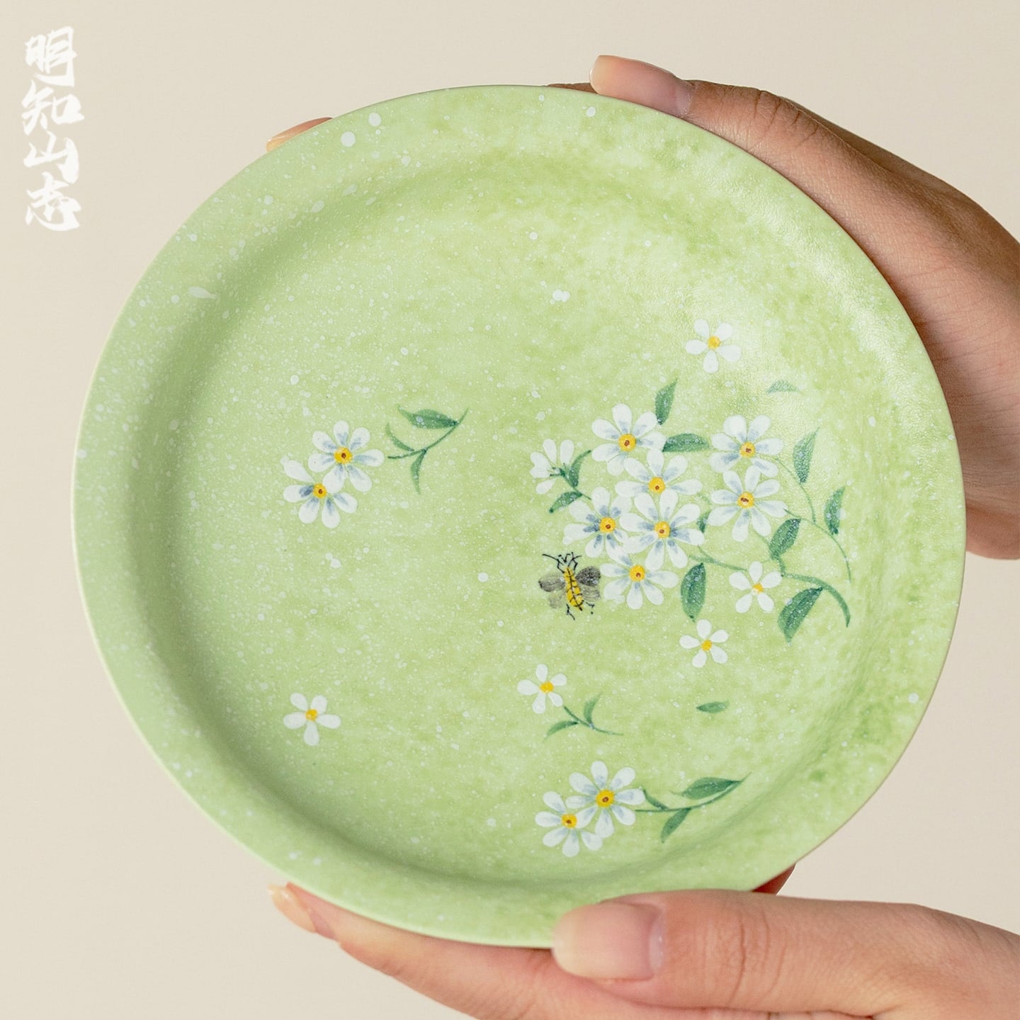 Meadow Green Hand-Painted Daisy Round Harmony Pot Rest — view 2