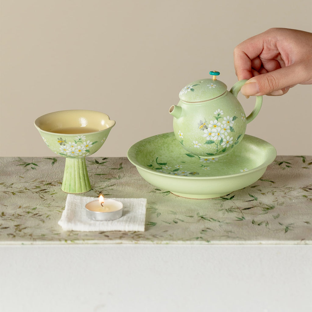 Meadow Green Hand-Painted Daisy Round Harmony Pot Rest — view 5