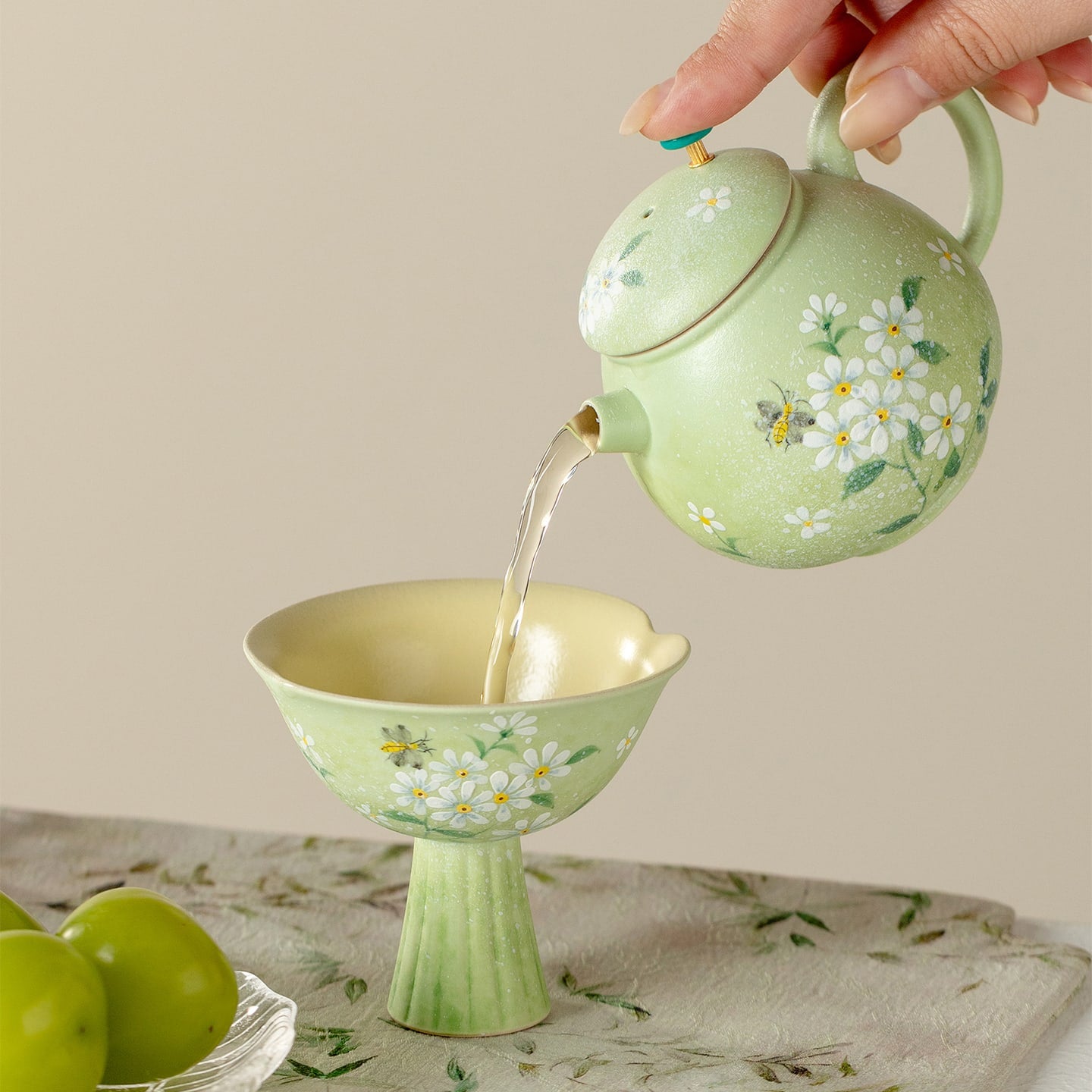 Meadow Green Hand-Painted Daisy Rounded Dumpling Teapot — view 4