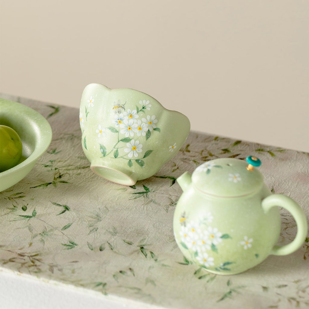 Meadow Green Hand-Painted Daisy Withered Lotus Tasting Cup — view 4