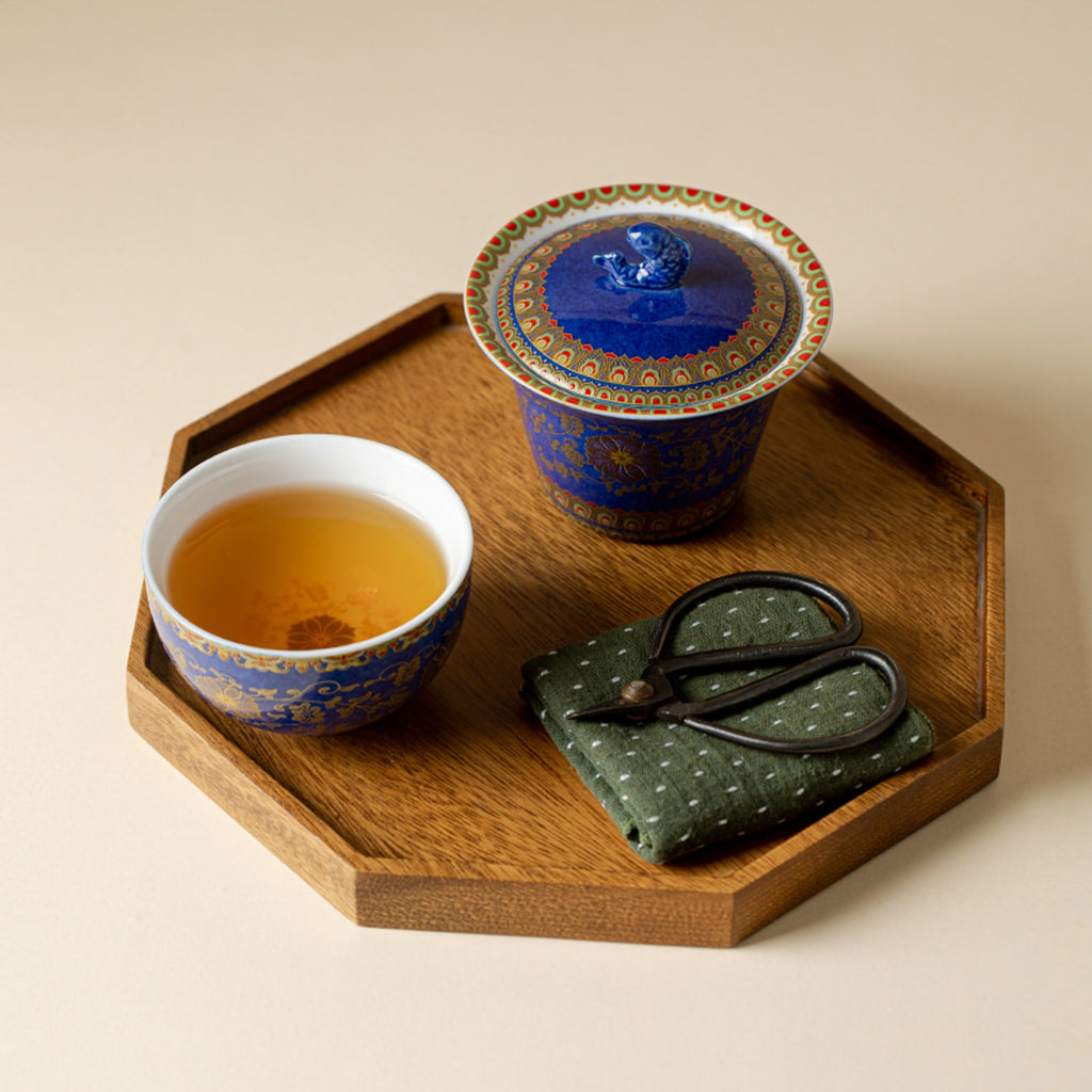 Qingding Gold Floral Gaiwan detail view