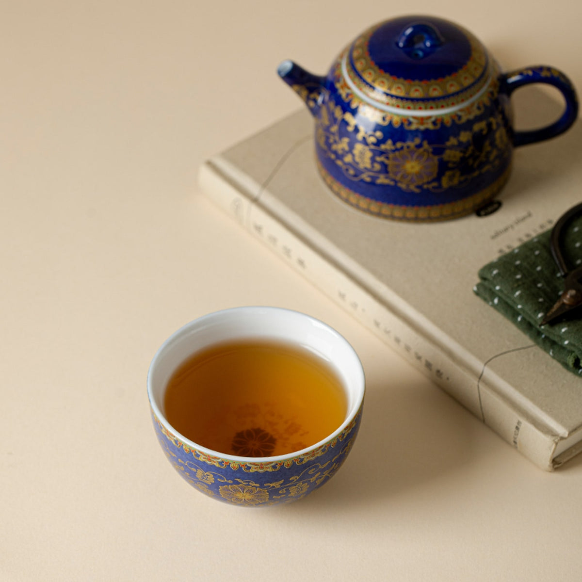 Qingding Gold Floral Master Cup