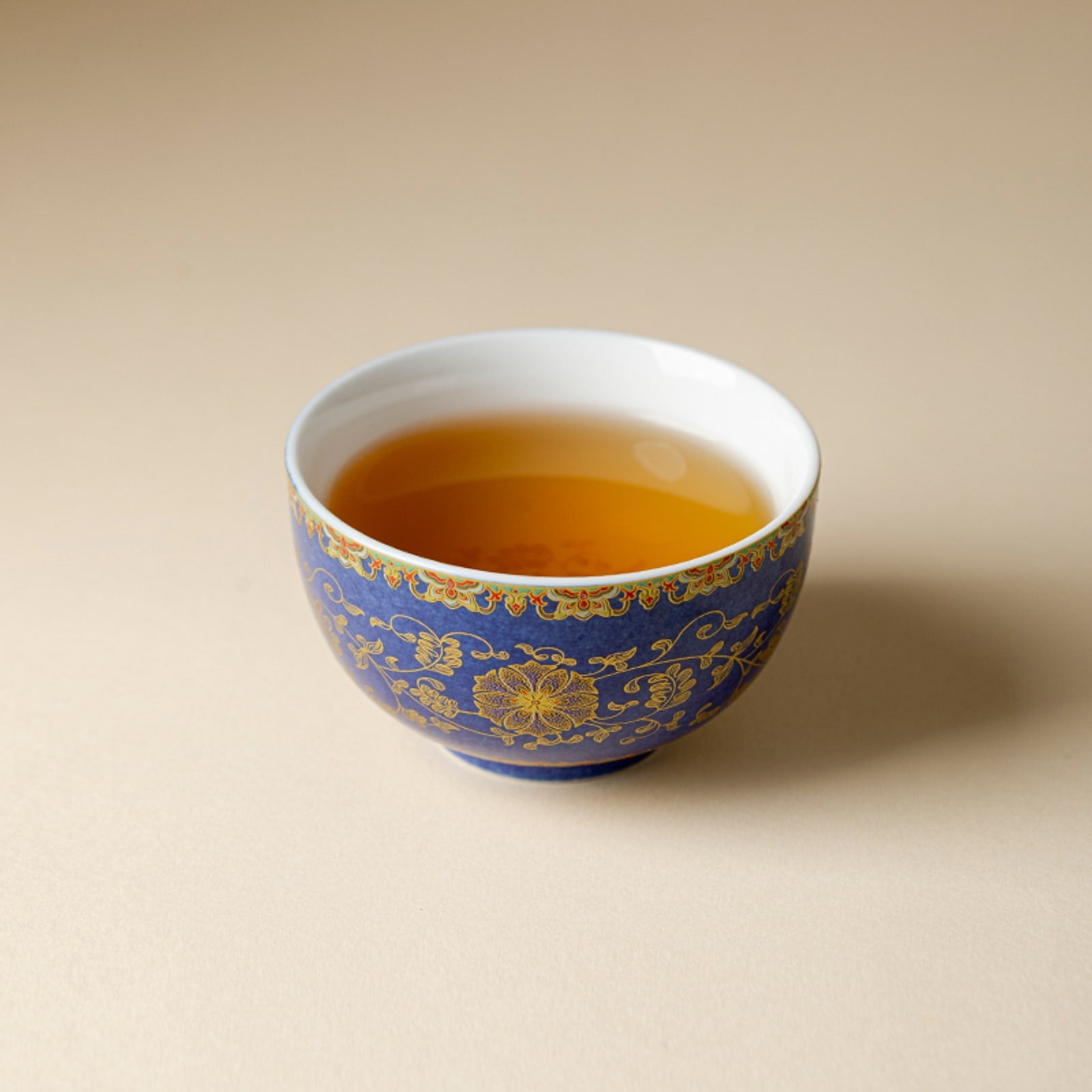 Qingding Gold Floral Master Cup detail view