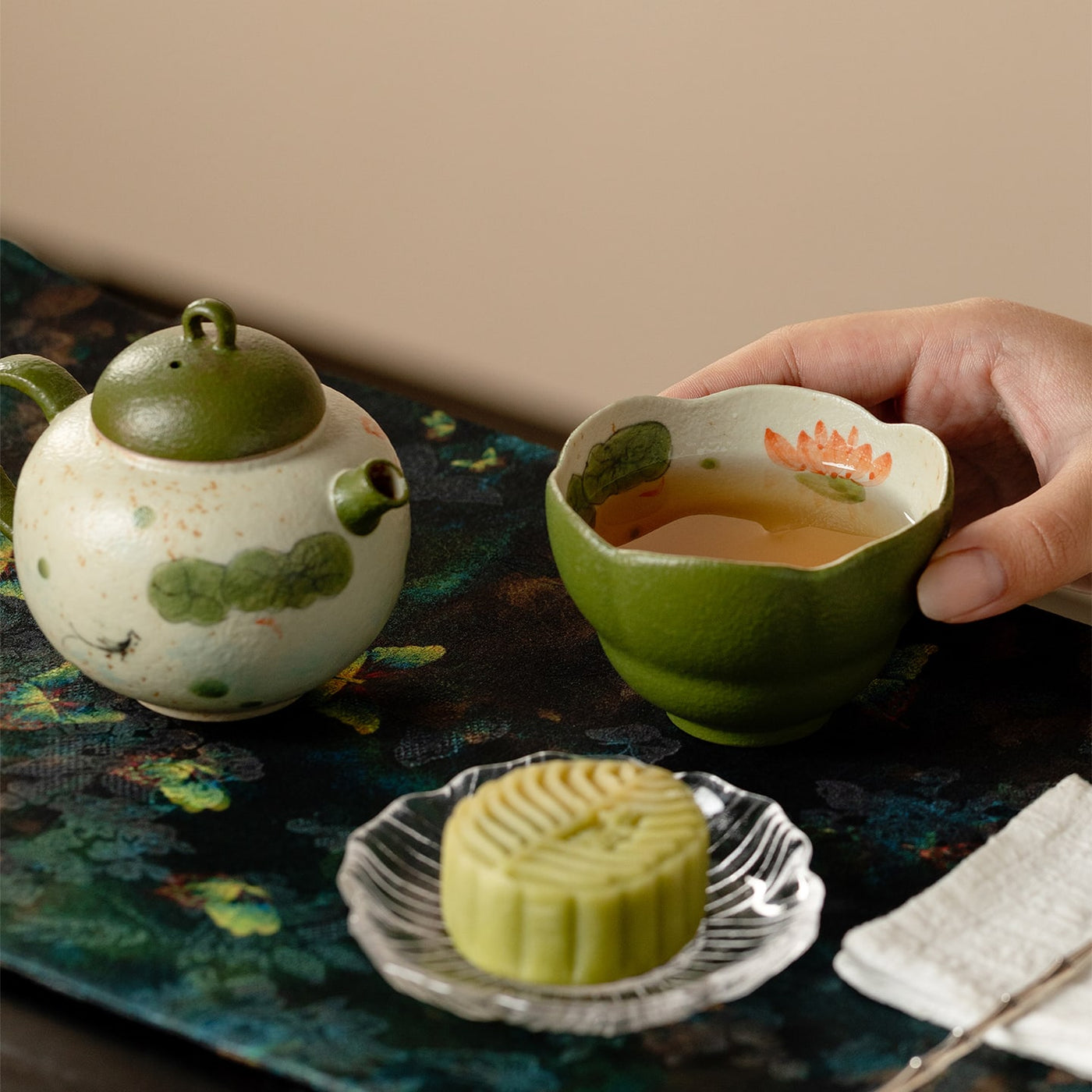 Tangerine Green Hand-Painted Lotus & Fish Withered Lotus Tasting Cup