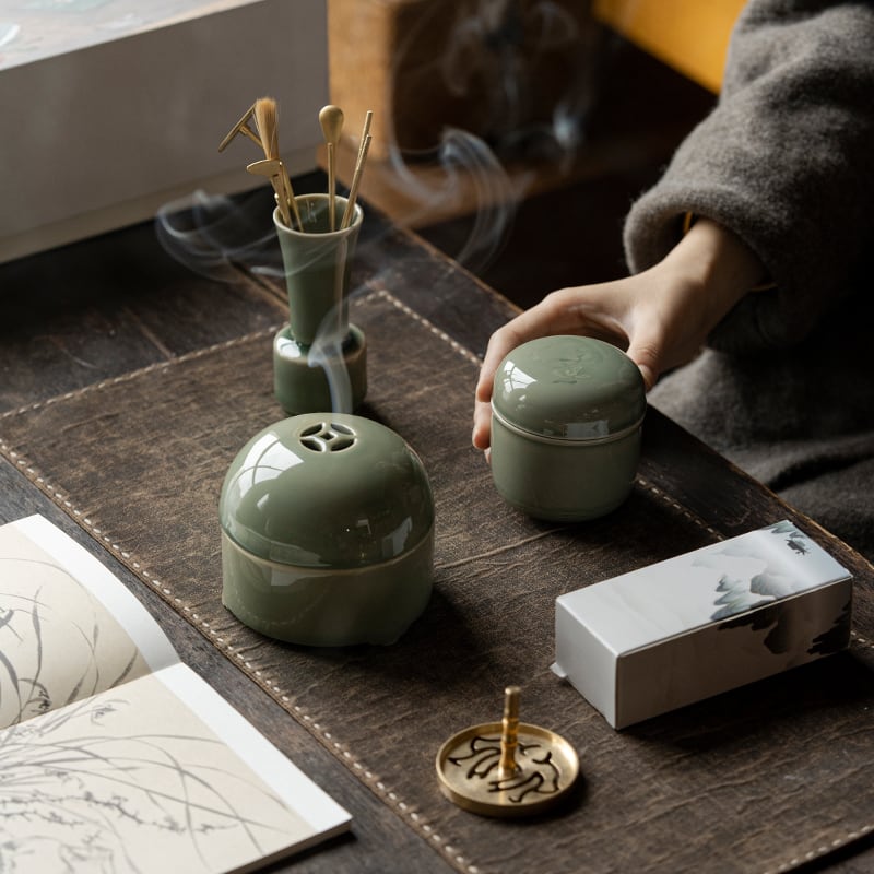 Unhurried Yue Green Incense Set — view 1