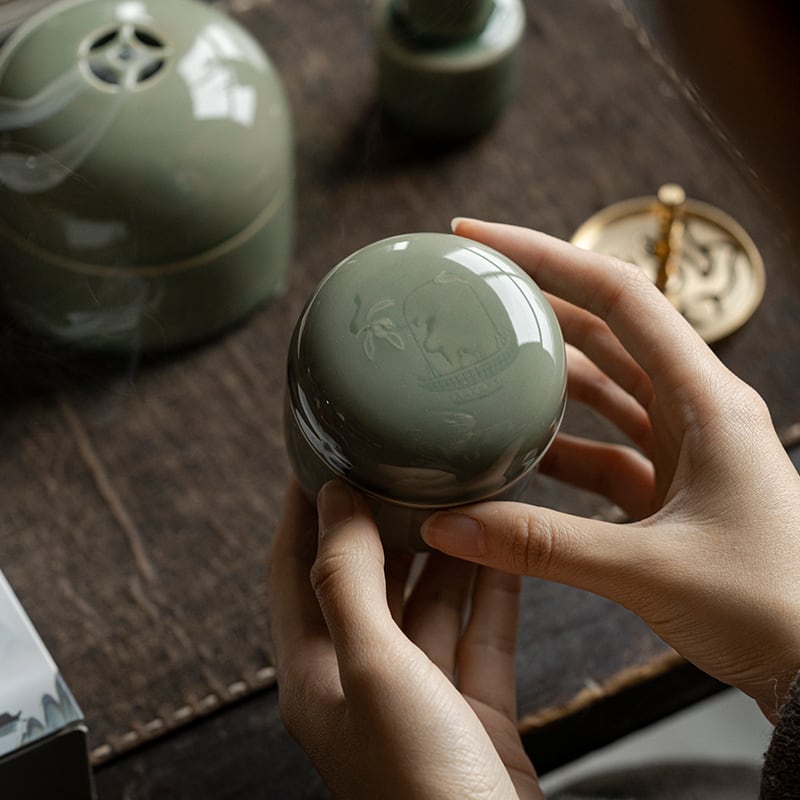 Unhurried Yue Green Incense Set